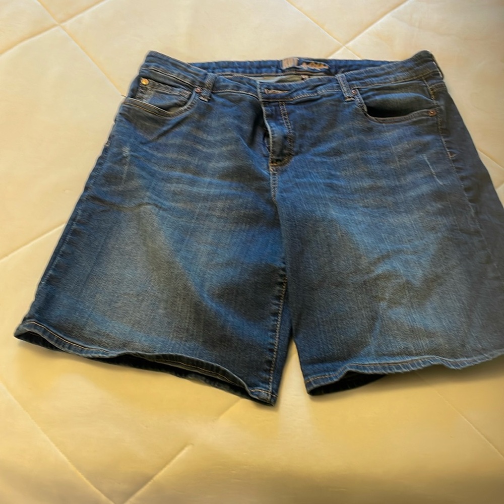 Women’s denim size 18w jean shorts. Like new condition